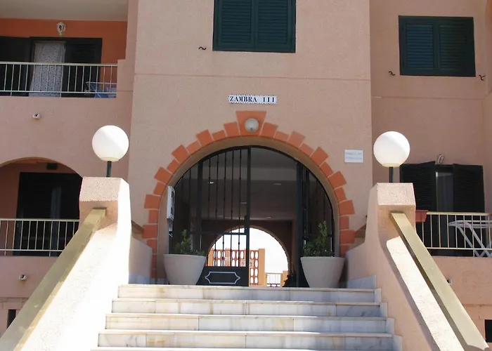 赞布拉三号公寓 *